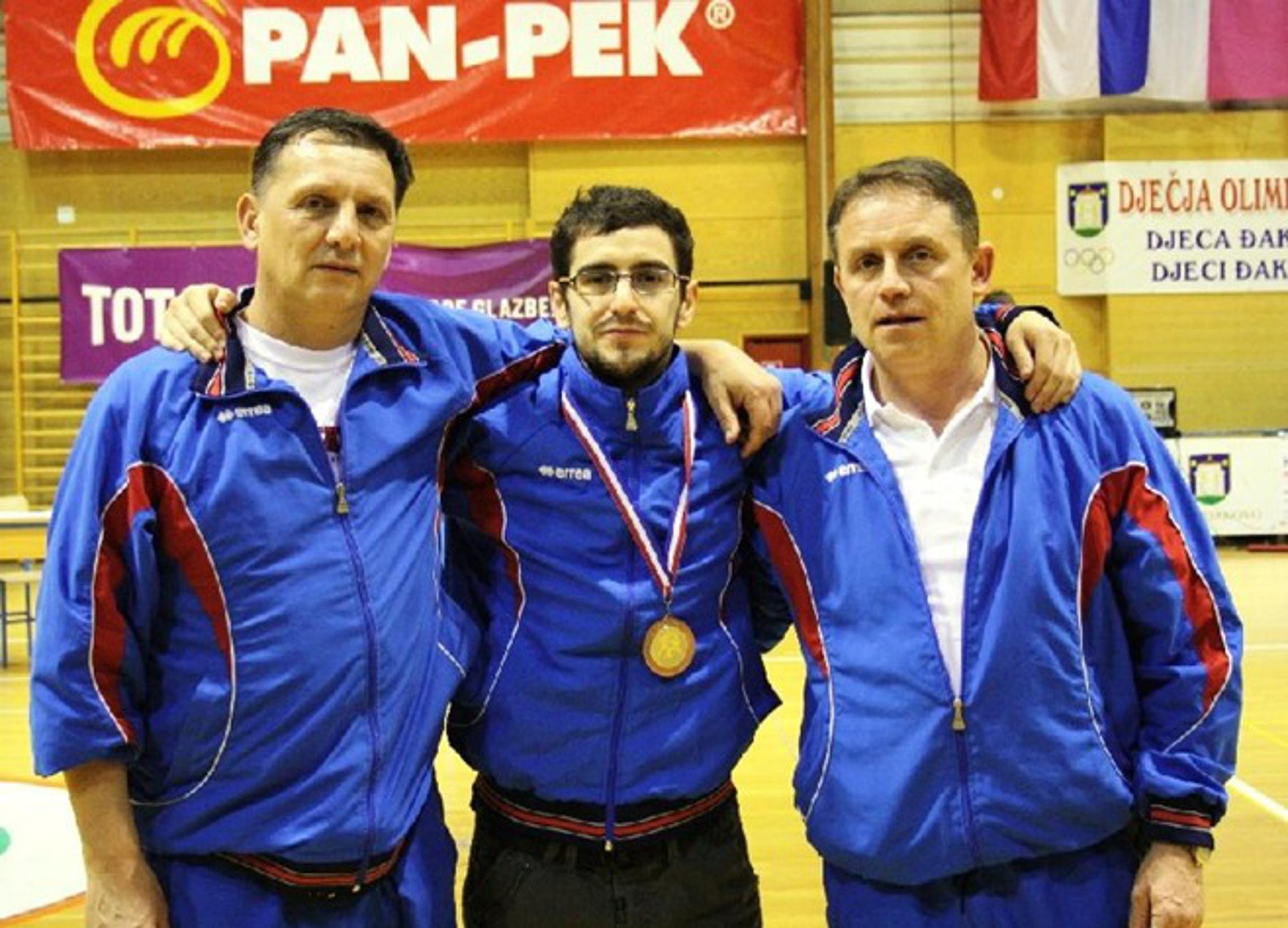 Treneri Zdenko i Nenad Horvat sa Tomislavom Stepićem (u sredini)