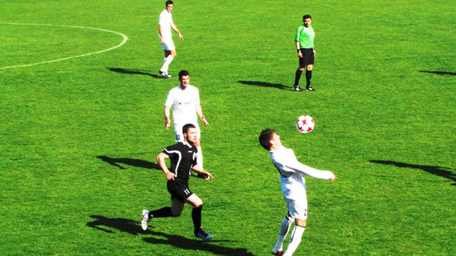 Marko Terzić (crni) je u Žrnovnici Marsoniju 1909 doveo u vodstvo.