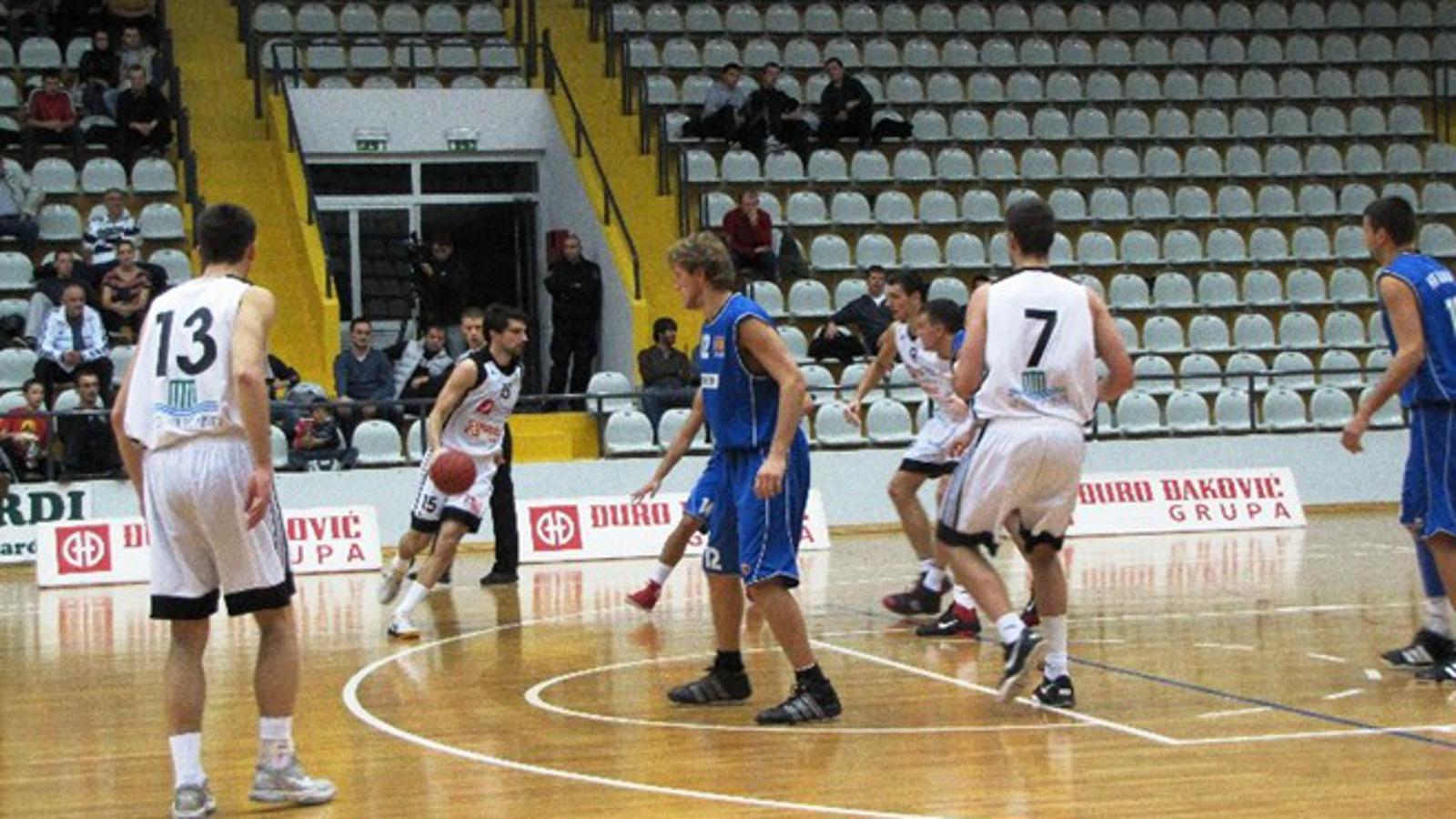 Detalj iz utakmice Brod Svjetlost (bijeli) - Alkar Sinj