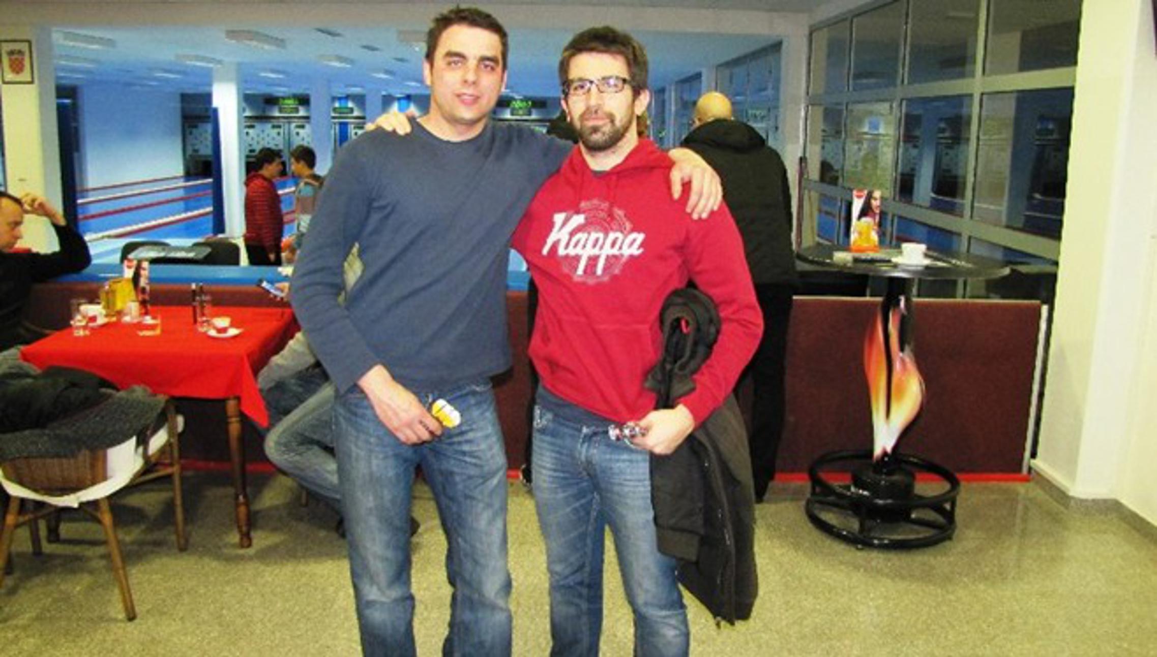 Igor Pantić ( plava majica) pobjednik 5. pikado Mastersa