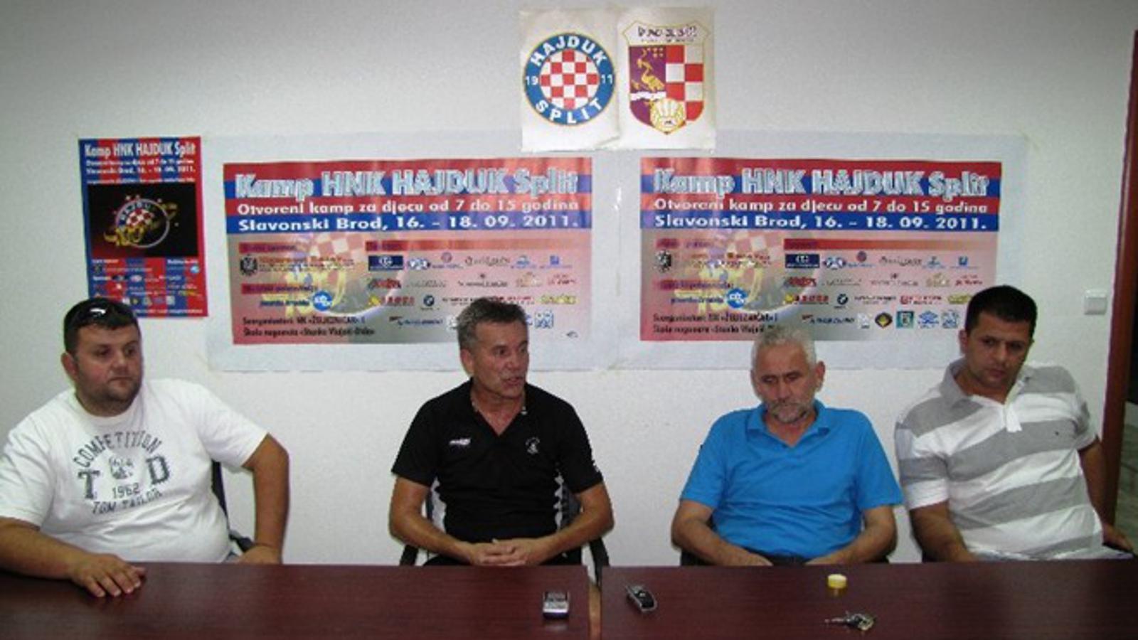 Na tiskovnoj konferenciji predstavljen je Otvoreni kamp Hajduka u Slavonskom Brodu