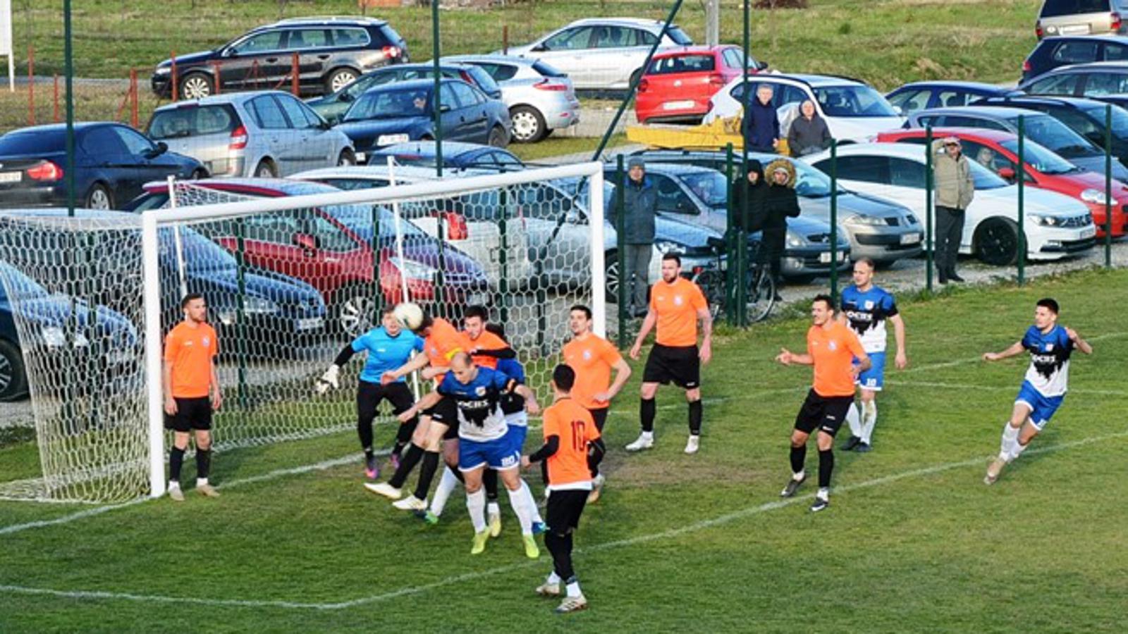 Nogometaši Omladinca (plavi) u 16 kola ostvarili su 16 pobjeda.