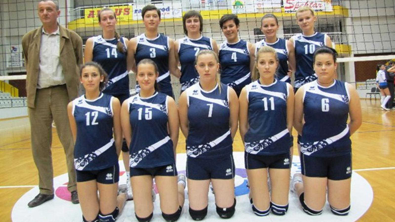 Odbojkašice Marsonije s trenerom Miškovićem