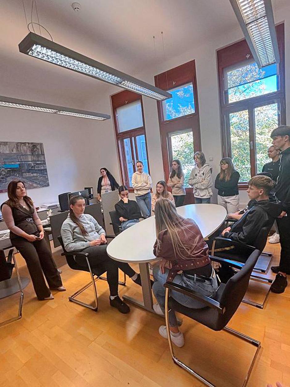 | Author: Ekonomsko-birotehnička škola