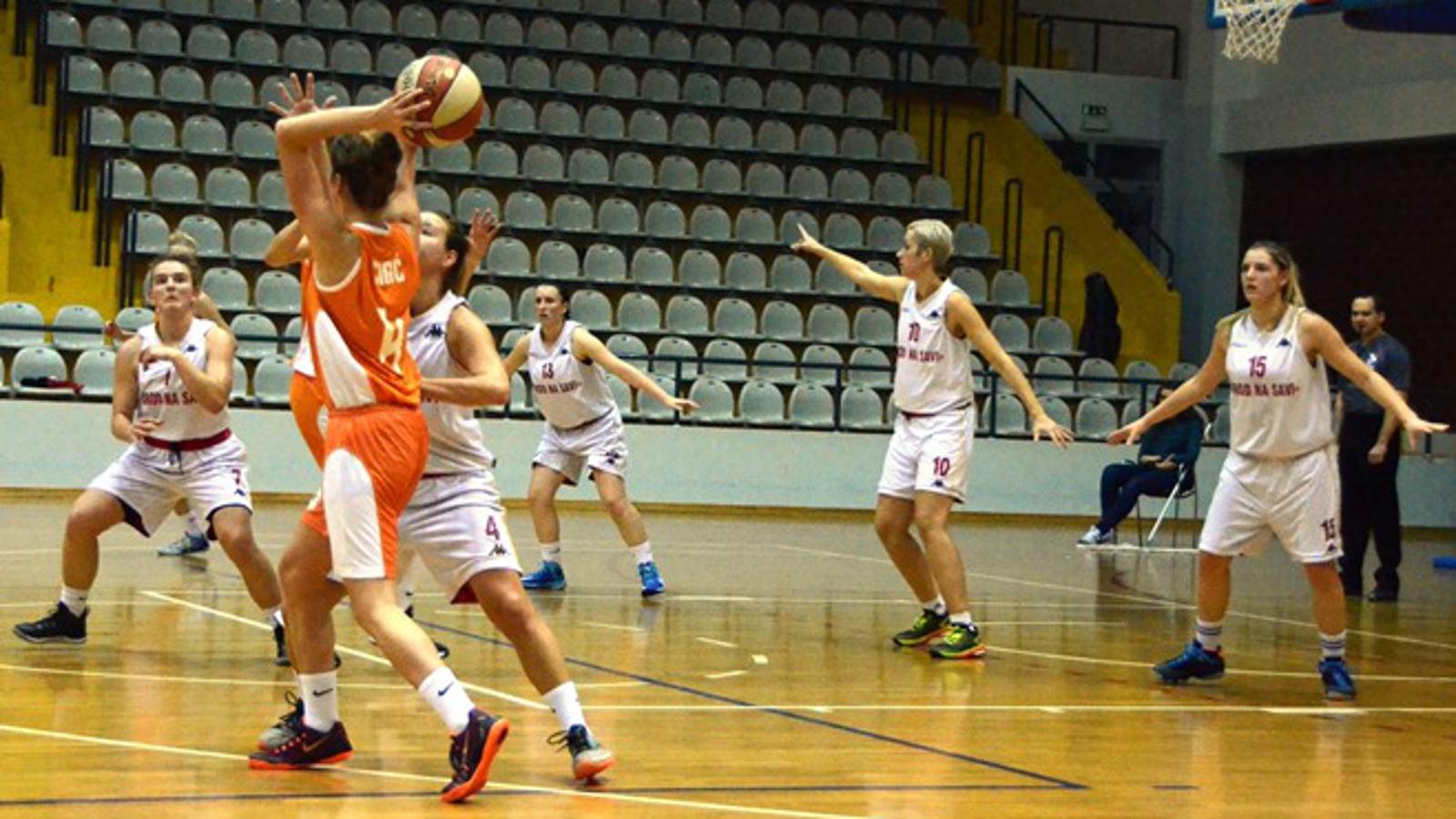 Košarkašice Broda na Savi (bijle) u subotu gostuju u Puli