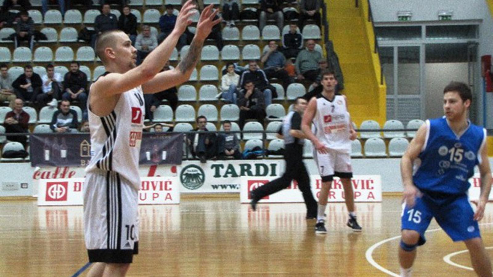 Tadej Koštomaj (br.10) postigao je odlučujuće koševe za prvu pobjedu
