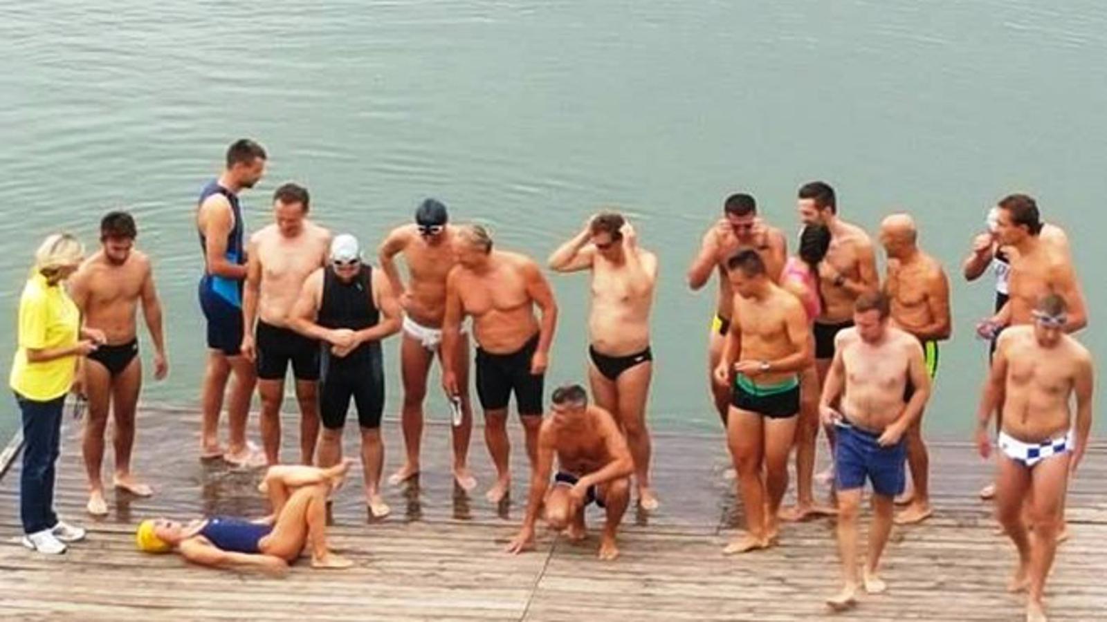 Sudionici prije starta 5. Olimpijskog triatlona grada Slavonskog Broda 