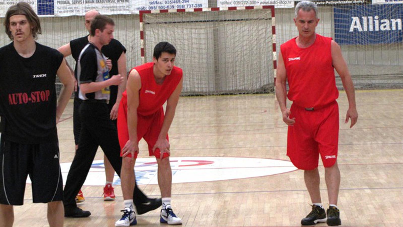 Marko Jelavić i Damir Voloder (crveni) najmlađi i najstariji igrač Trgo Investa