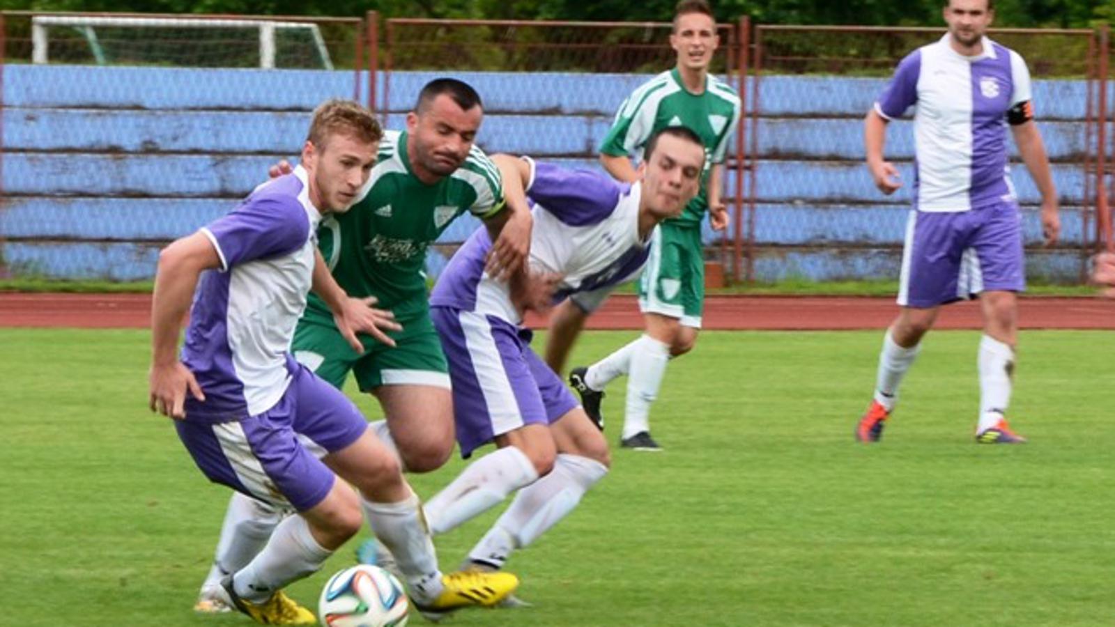 Detalj iz današnje utakmice Željezničar (ljubičasti)-Hajduk