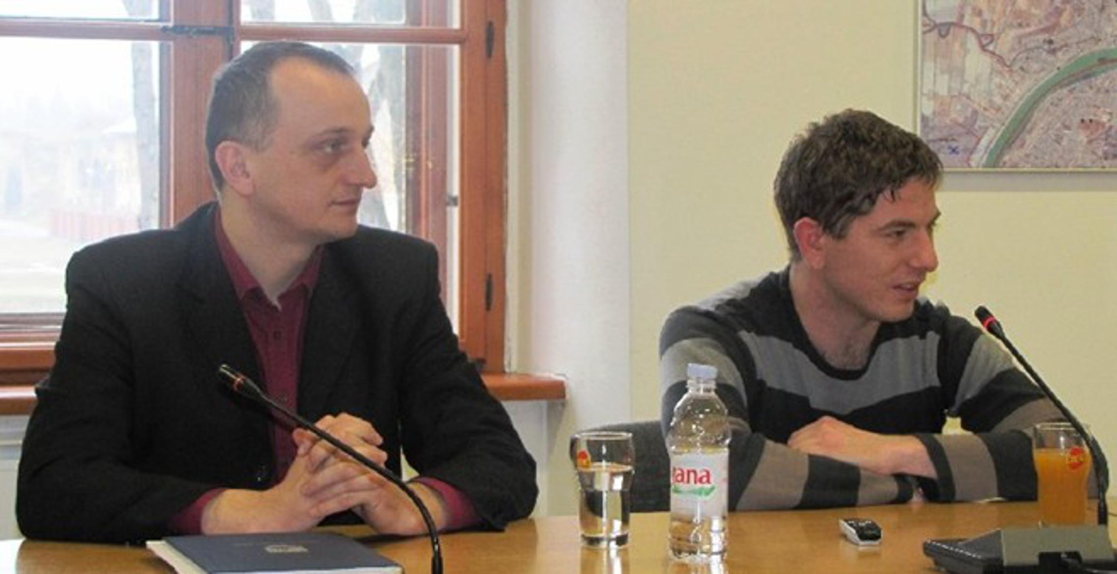 Slavonskobrodski šahovski velemajstori Davor Rogić (lijevo) i Anto Brkić