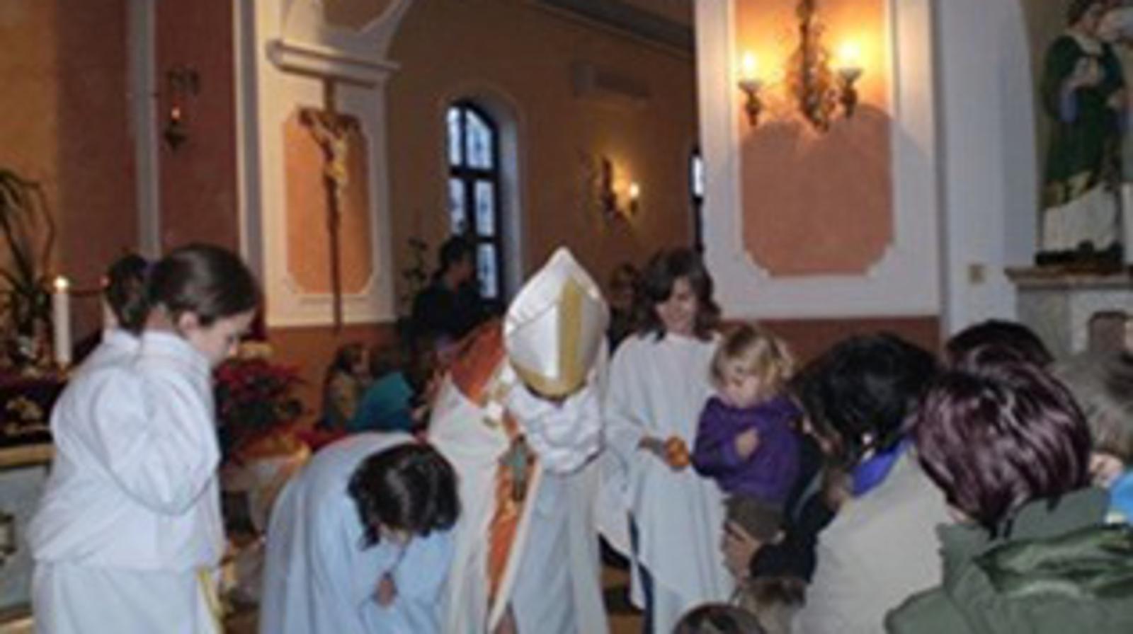 Sv. Nikola s mališanima u Donjim Andrijevcima