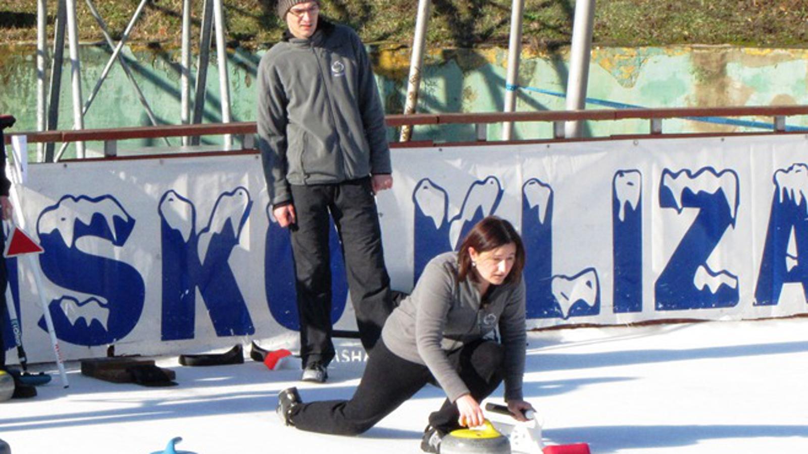 S jednog od ranijih natjecanja u curlingu