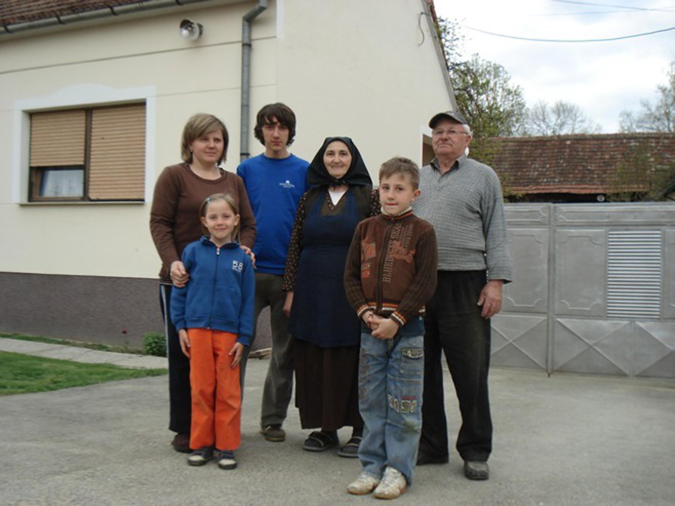 2011. godine u selu je življelo 36, a danas ima 28 stanovnika 