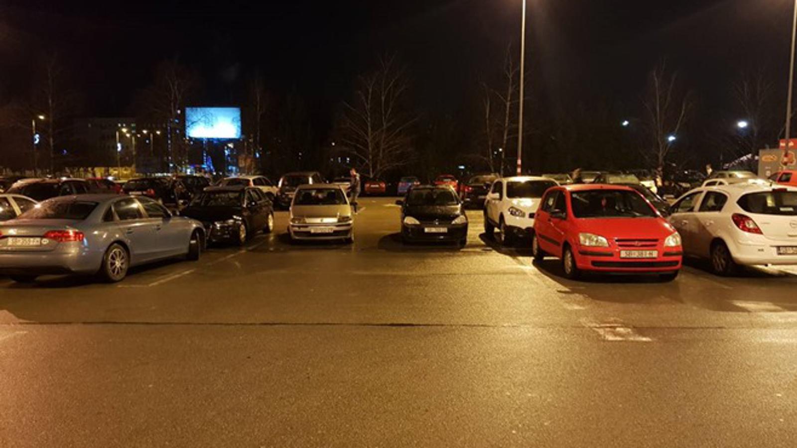 Neobičan način parkiranja
