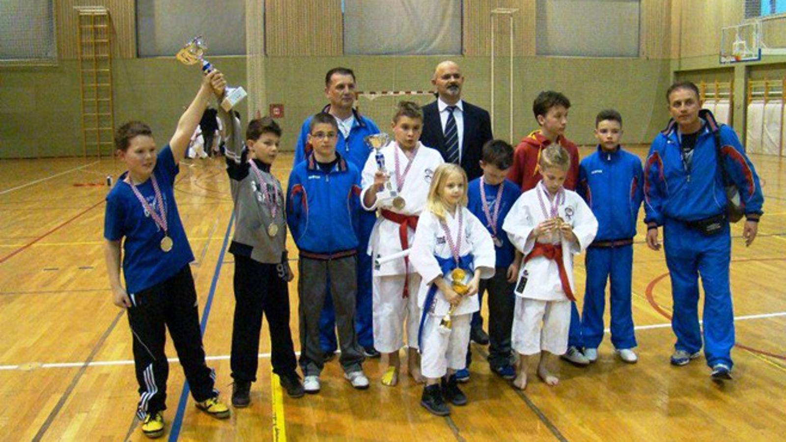 Zajednička fotografija KK Slavonski Brod nakon PH u Križu