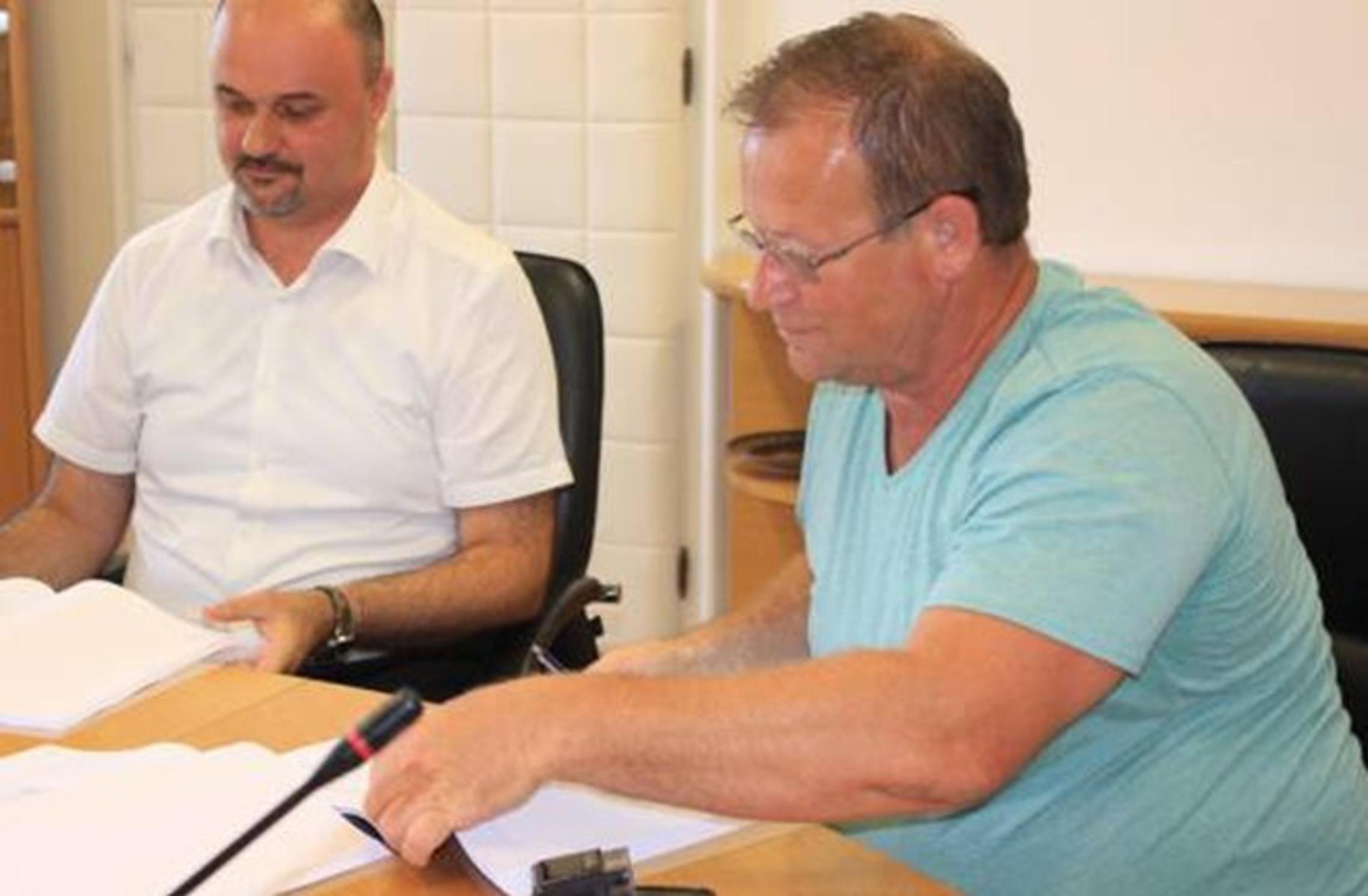 Hrvoje Andrić i Ivica Bodiša potpisuju Ugovor