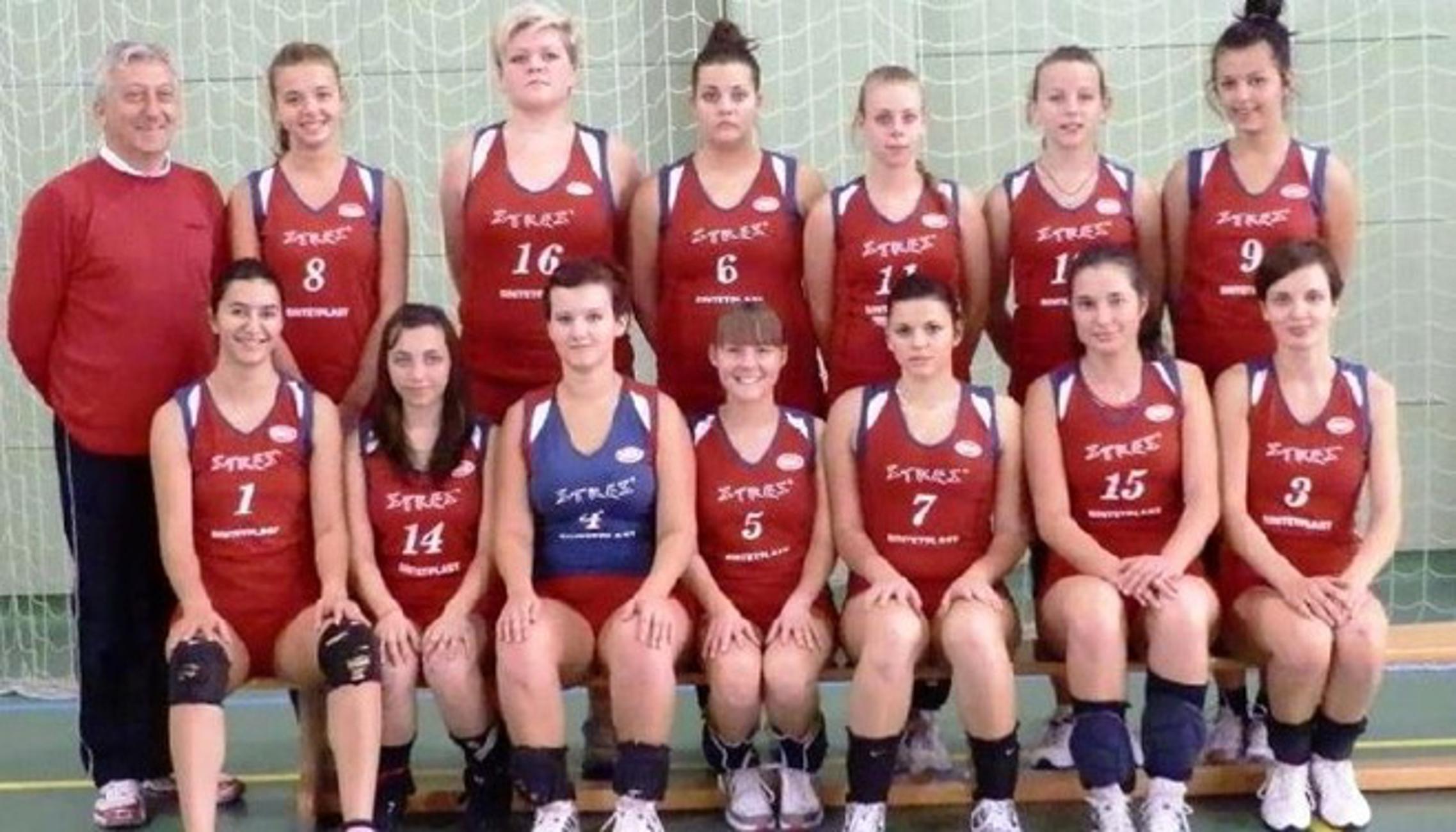 Odbojkašice Posavina Brod s trenerom Lubinom