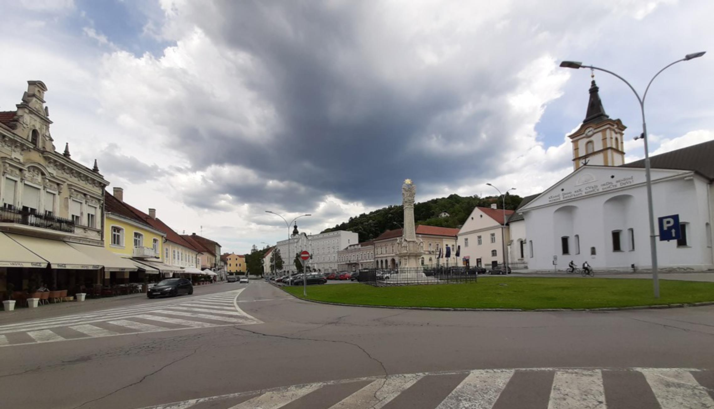 Trg sv. Trojstva u Požegi (arhiva)