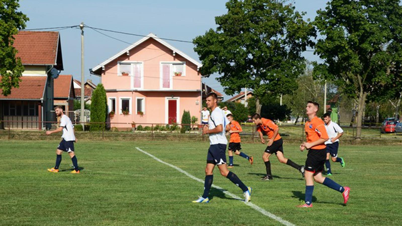 Batrina (bijeli) je, kao i na turniru u Brodskom Stupniku, pobijedila Svačić (narandžasti)