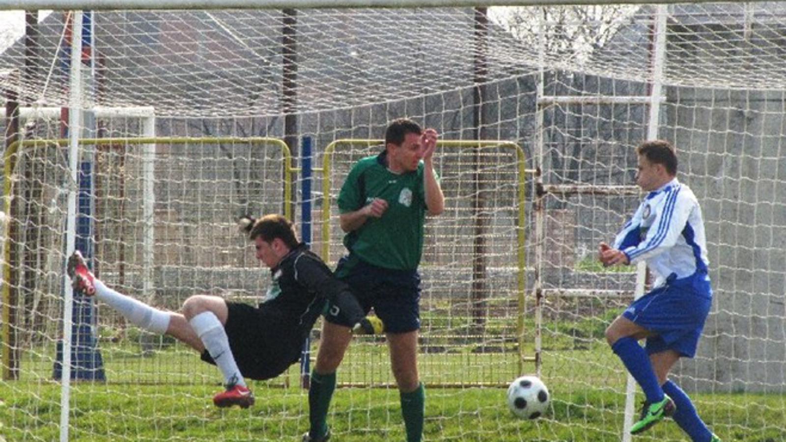 Danijel Vuksanović (zelena majica) postiže prvi zgoditak za Slobodnicu