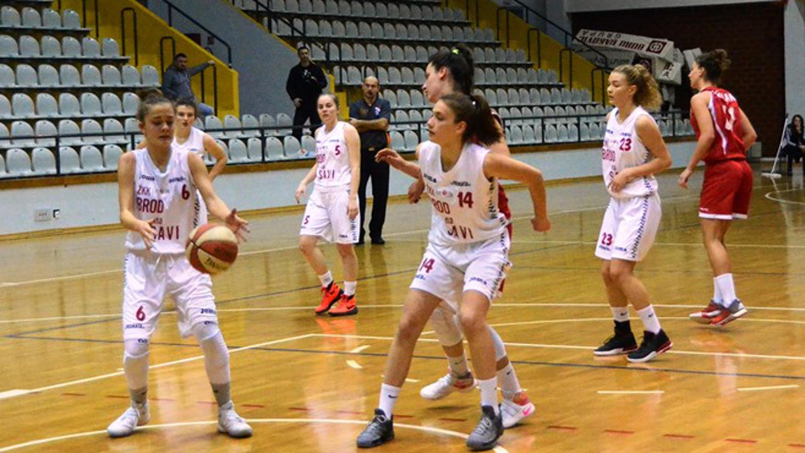 Košarkašice Broda na Savi (bijele) u subotu gostuju u Zagrebu