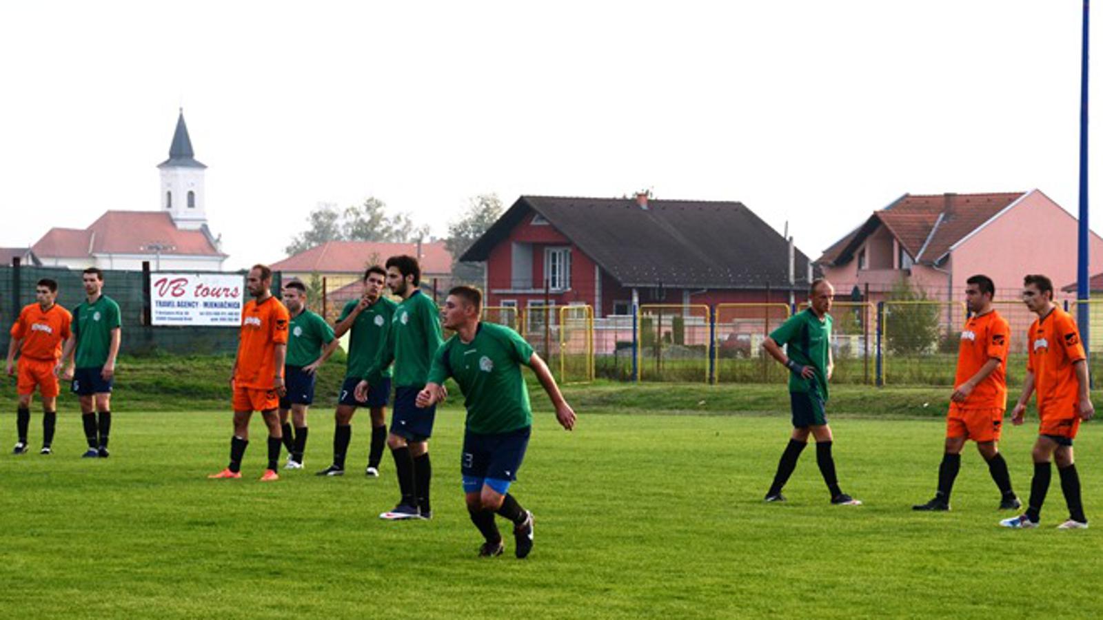 Slobodnica (zeleni) je osvojila vrijedan bod u Podvinju 