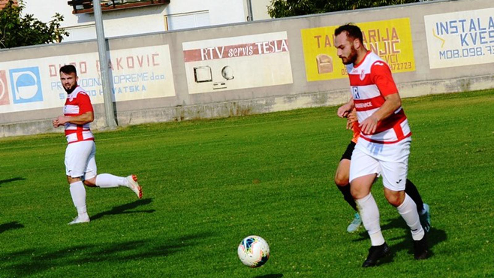 Nogometaši Tomislava, na vrućem terenu u Oprisavcima pobijedili su Zadrugar. 