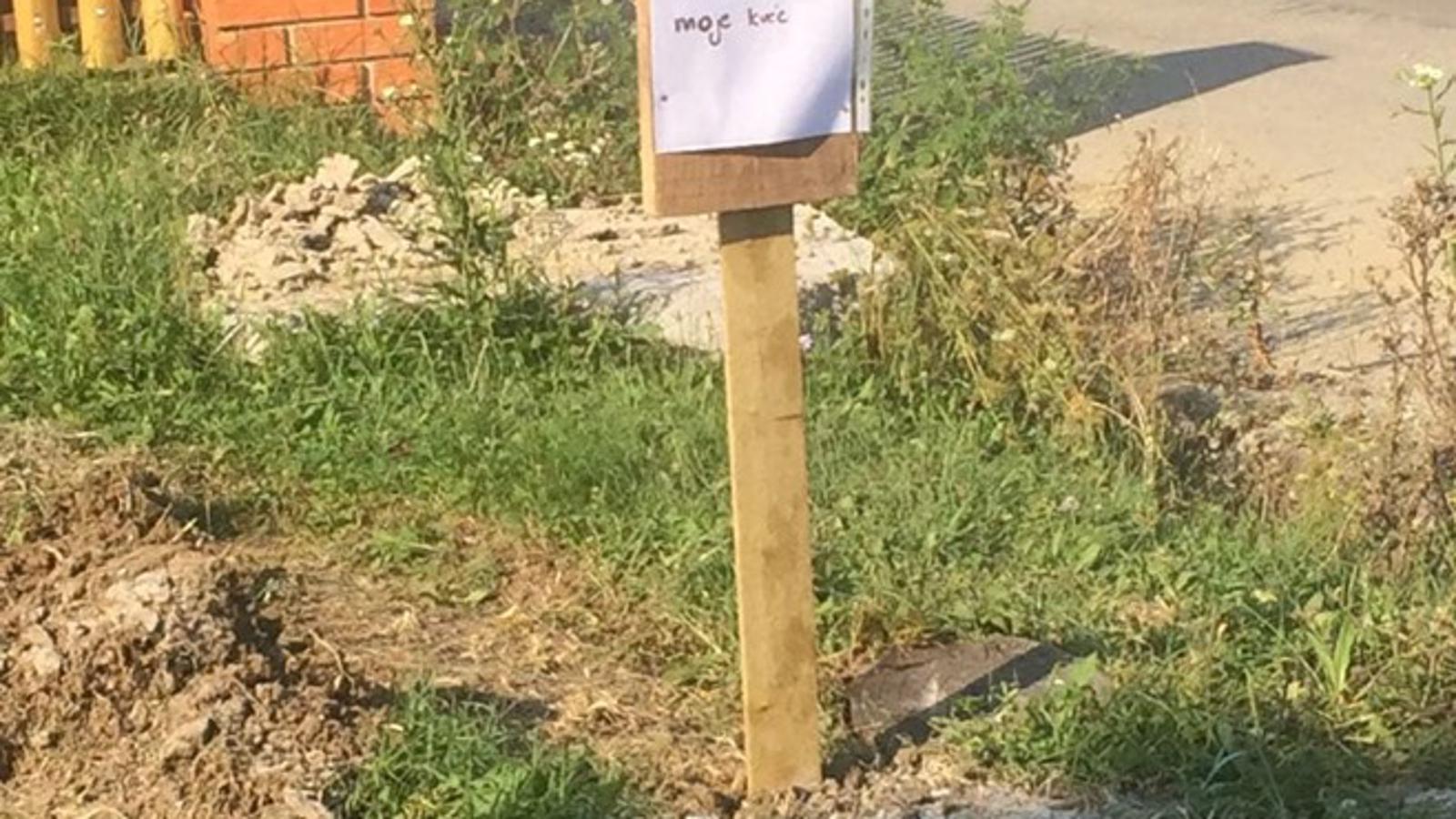 Natpis u slavonskobrodskom Naselju Budainka