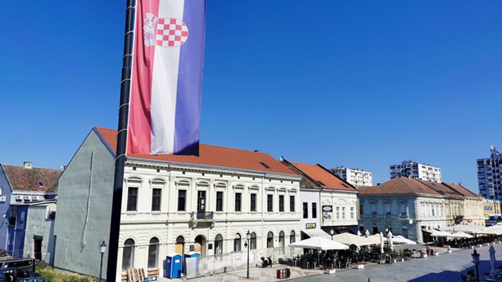 Trg Ivane Brlić Mažuranić u Slavonskom Brodu