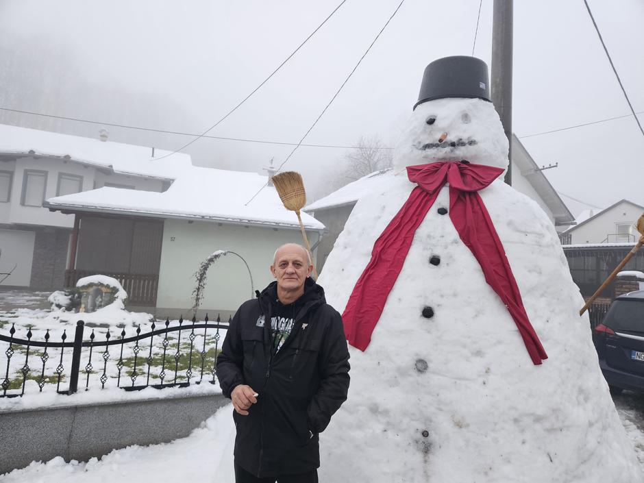  | Author: Snjegović u ulici Košarevac u B. Vinogorju. Foto: DZ/PLUS