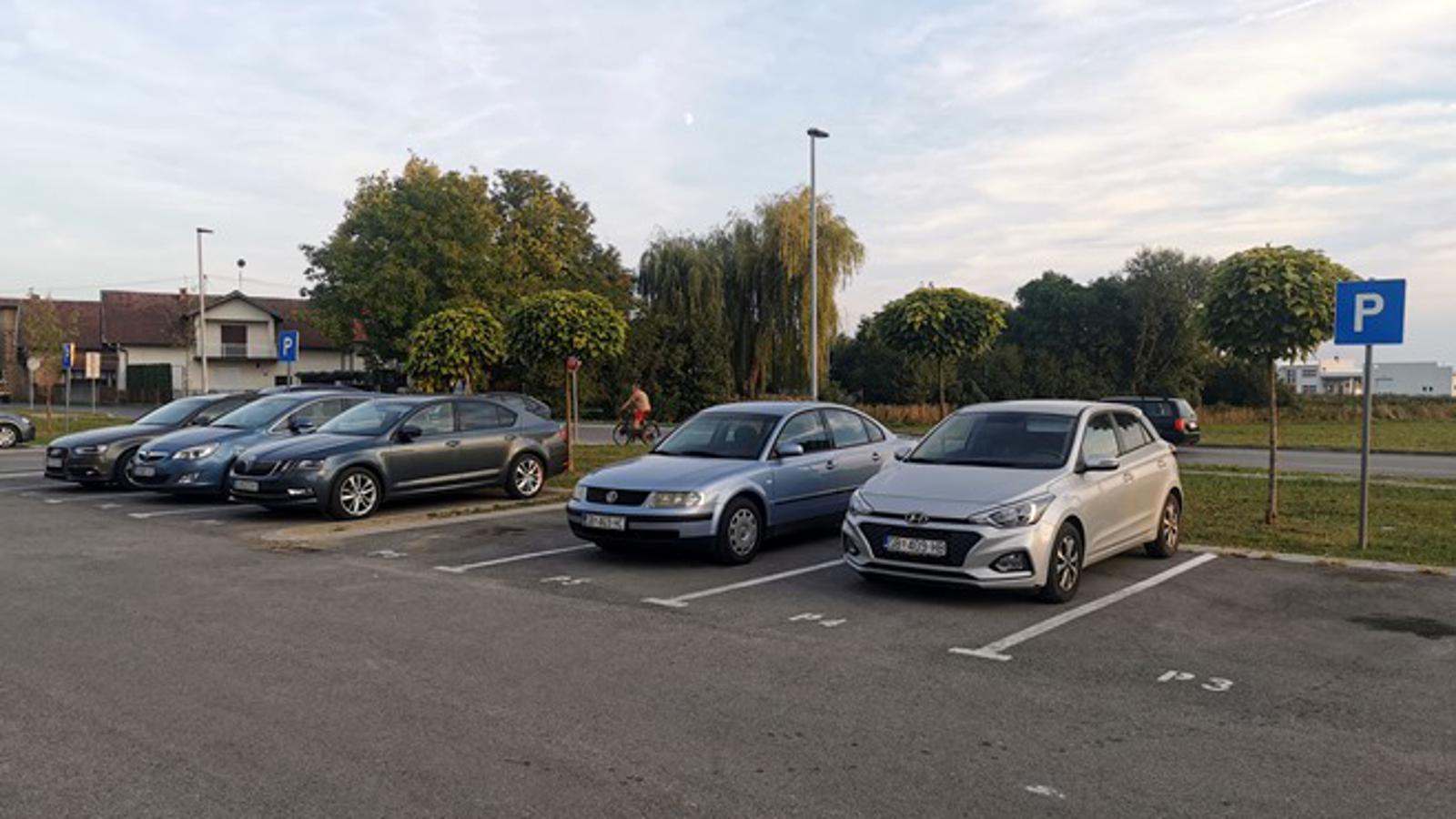 Parkiralište u Ulici Vida Došena