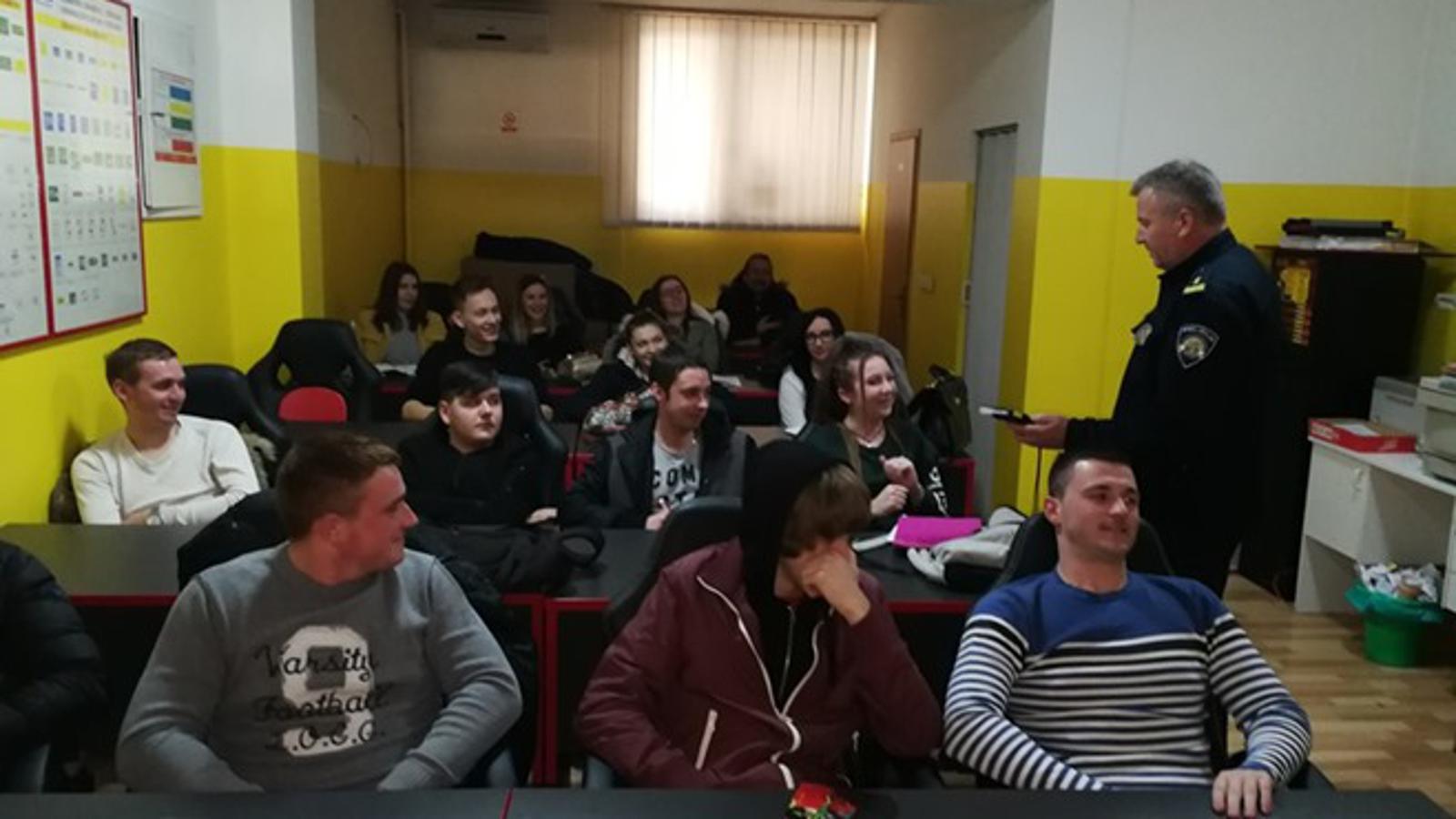 Predavanje mladim vozačima