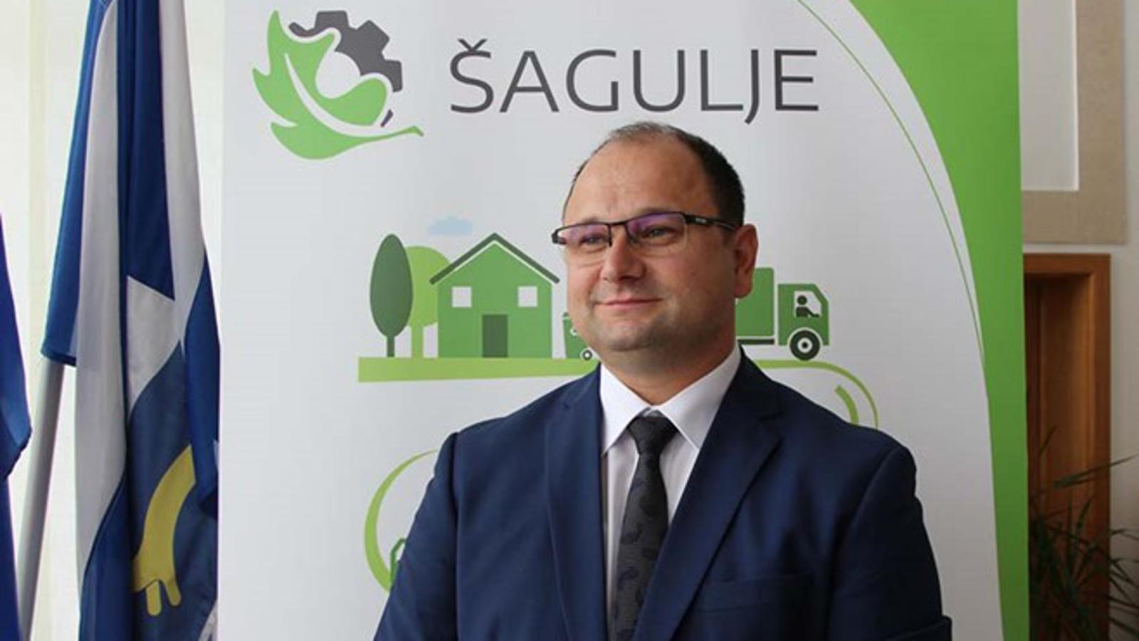 Direktoru Josipu Grgiću čestitamo ovaj dan i želimo da uskoro stoji ispred pravog Centra