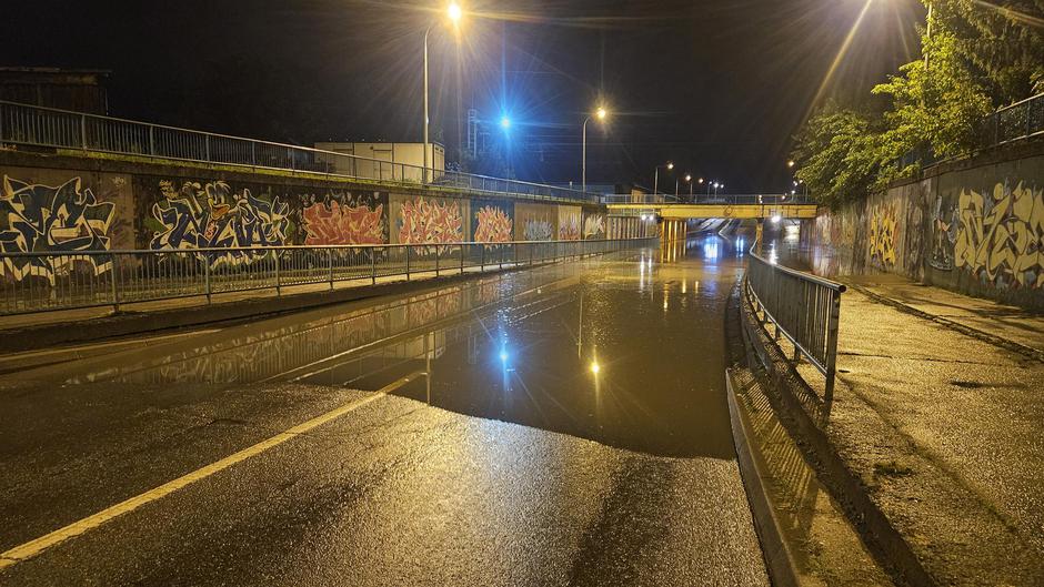  | Author: Poplavljeni podvožnjak u Kumičićevoj ulici. Foto: PLUS