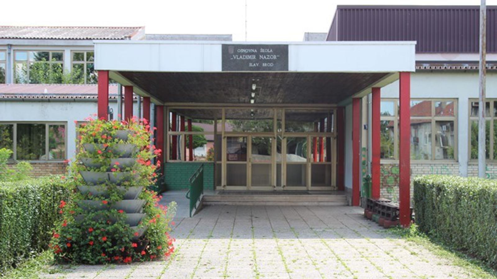 Ulaz u Osnovnu školu Vladimir Nazor