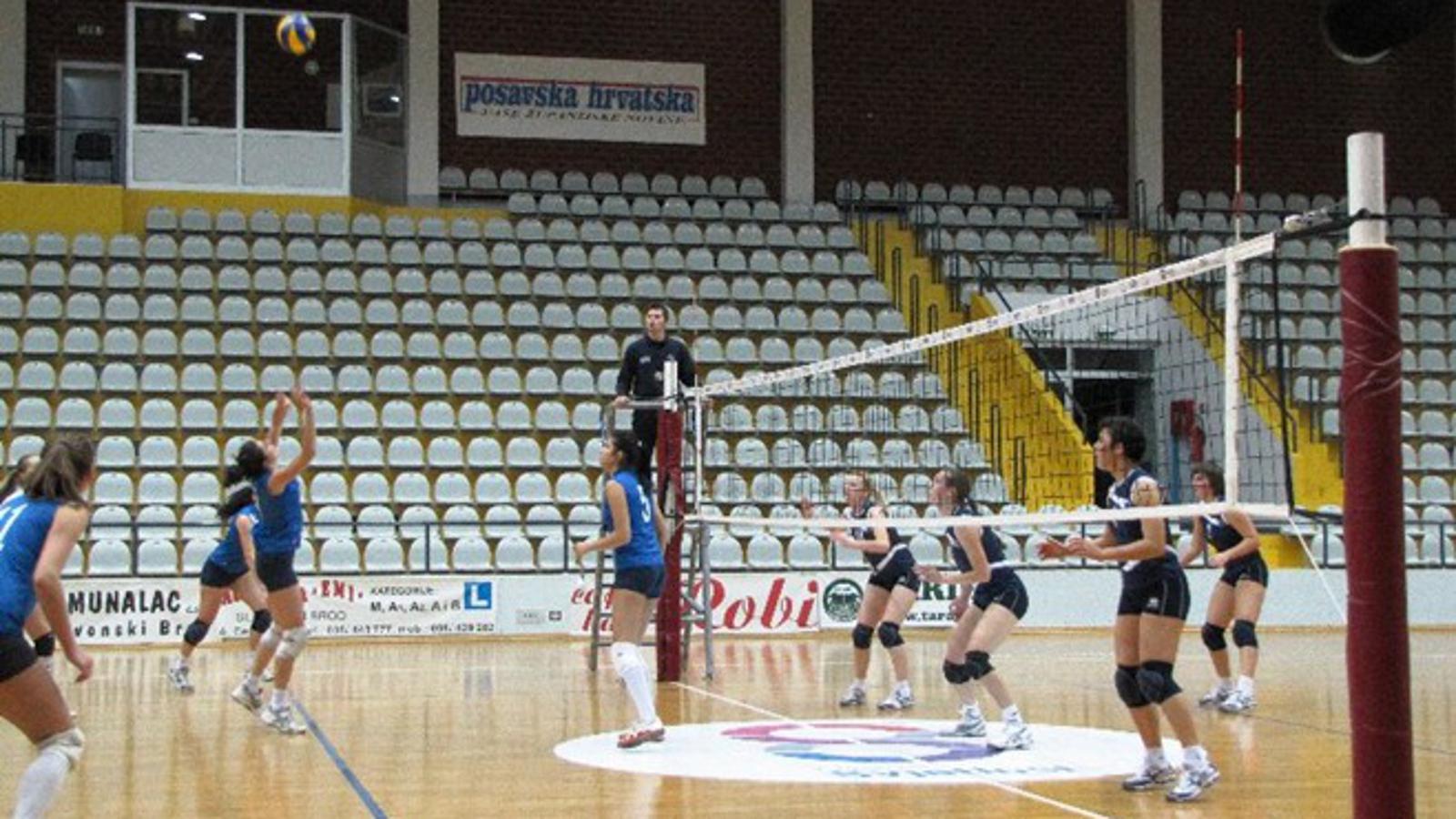 Odbojkašice Marsonije (tamno plave) usubotu u posljednjem kolu 1. dijela sezone dočekuju Puljanke