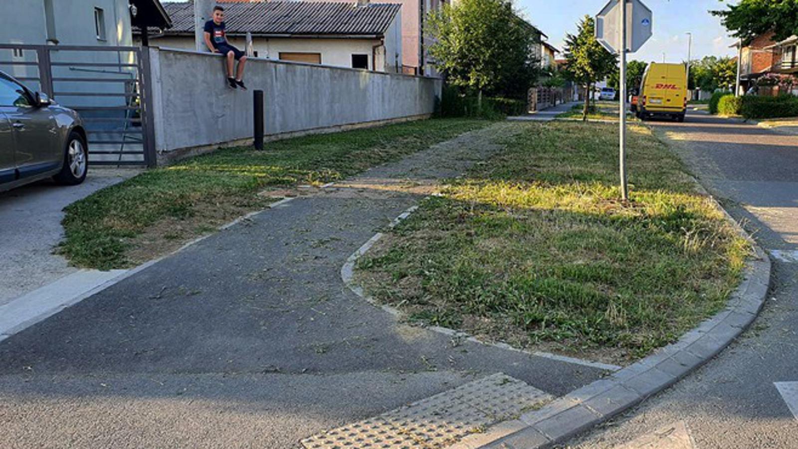 Površina u Ulici Pavla Štoosa koju mora održavati Vladimir Šaf čija je kuća lijevo u Bakačevoj ulici