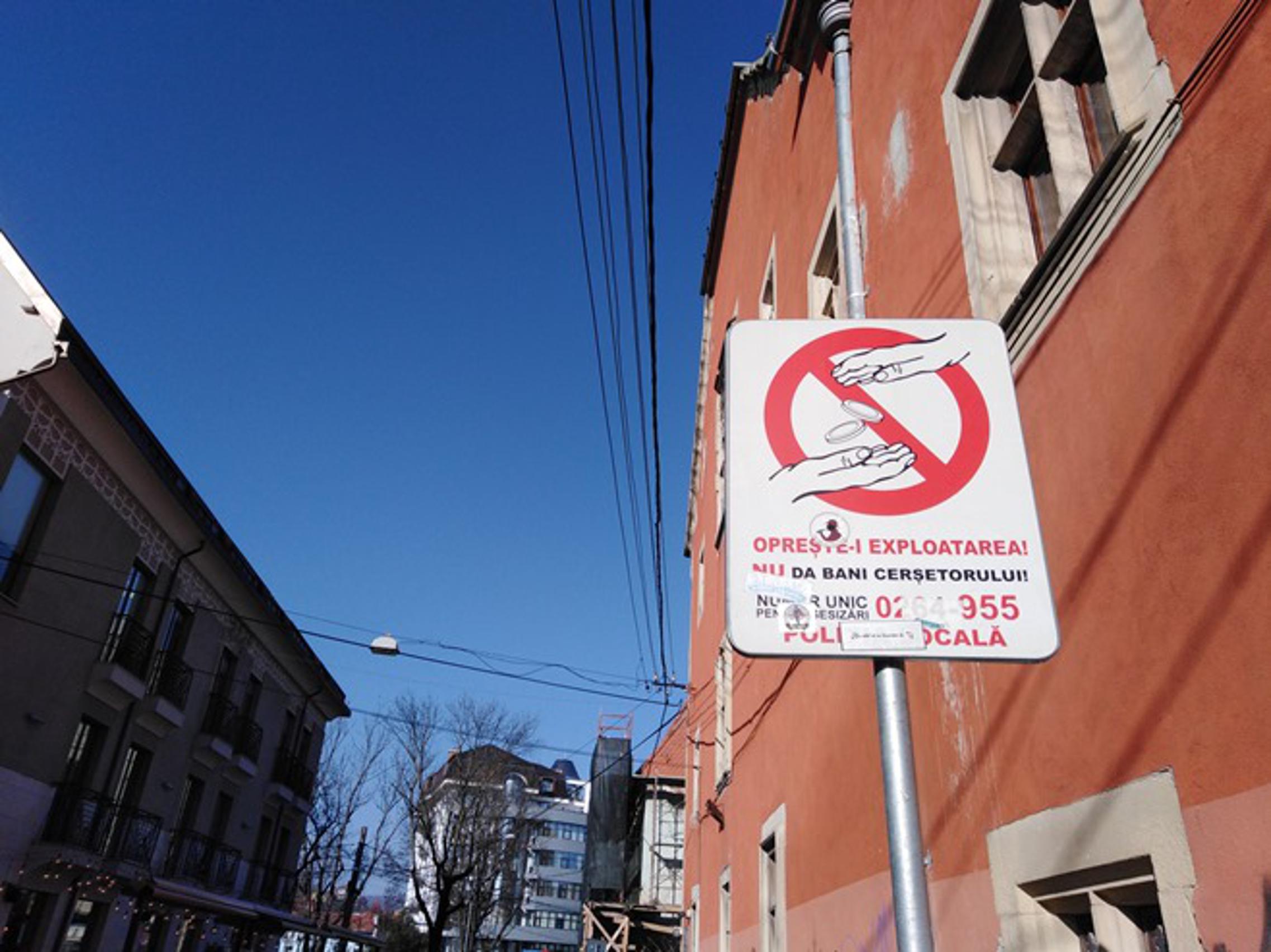 Uobičajeni znakovi na ulicama velikog rumunjskog grada