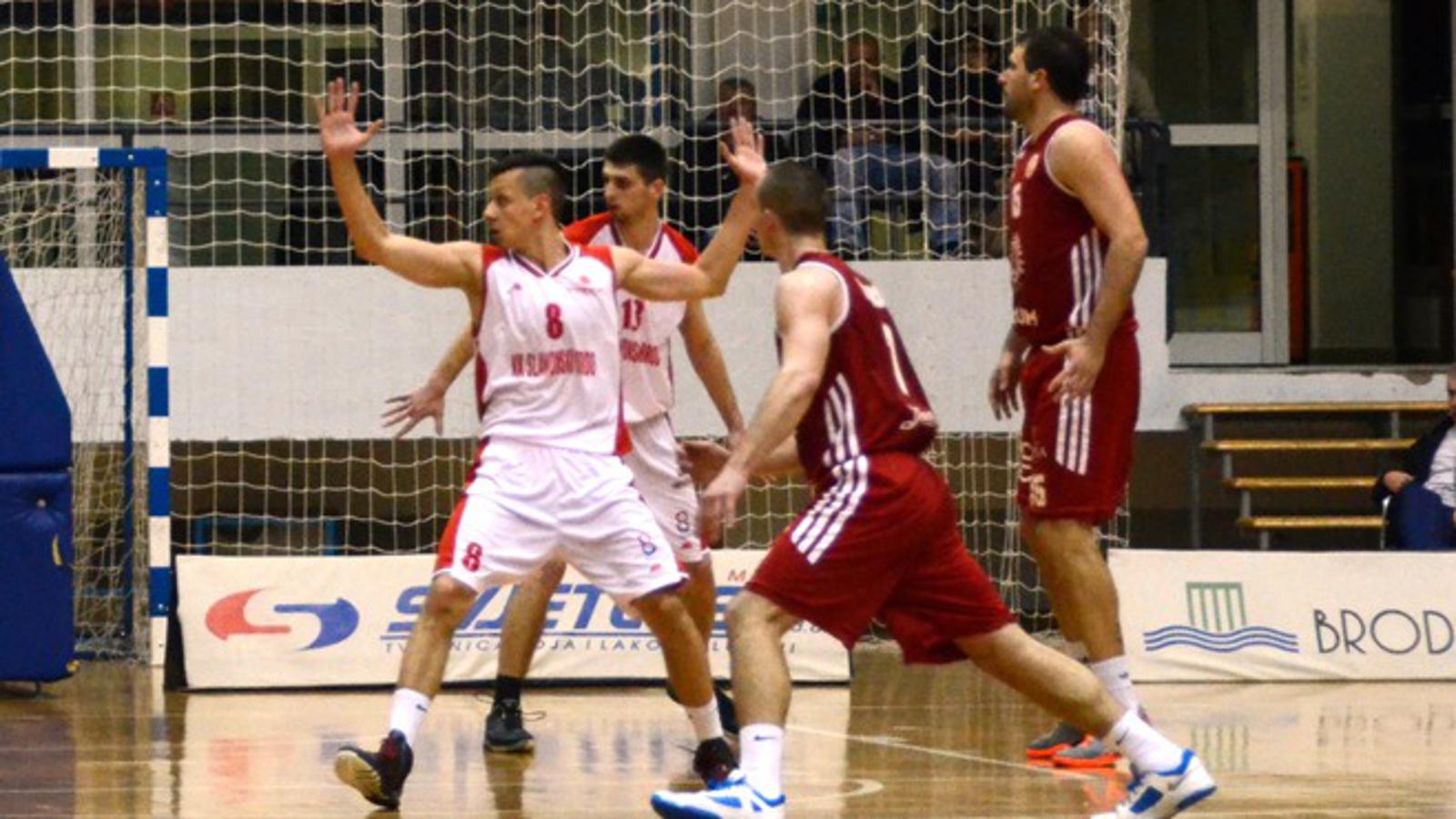 Petar Živković (bijela majica)