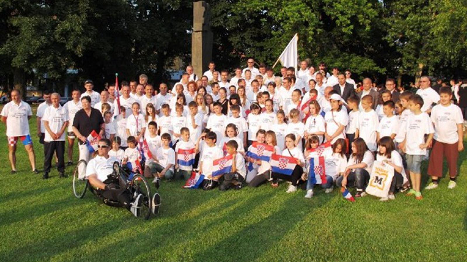Zajednička fotografija ultramaratonaca na cilju