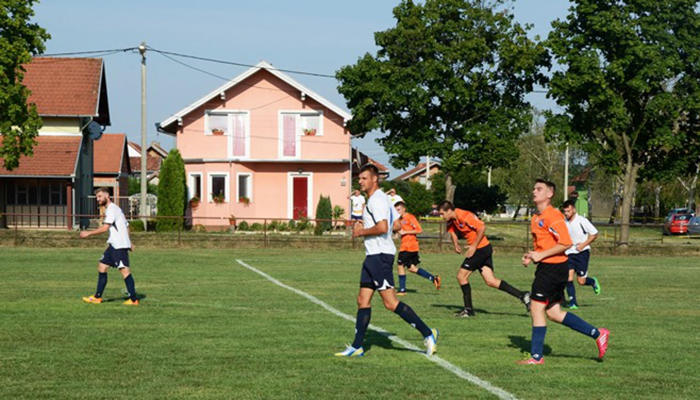 Batrina (bijeli) je, kao i na turniru u Brodskom Stupniku, pobijedila Svačić (narandžasti)