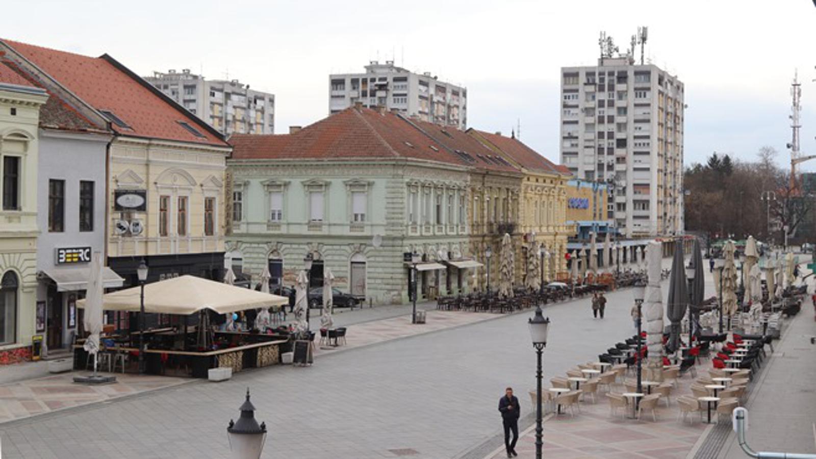 Trg Ivane Brlić Mažuranić u Slavonskom Brodu