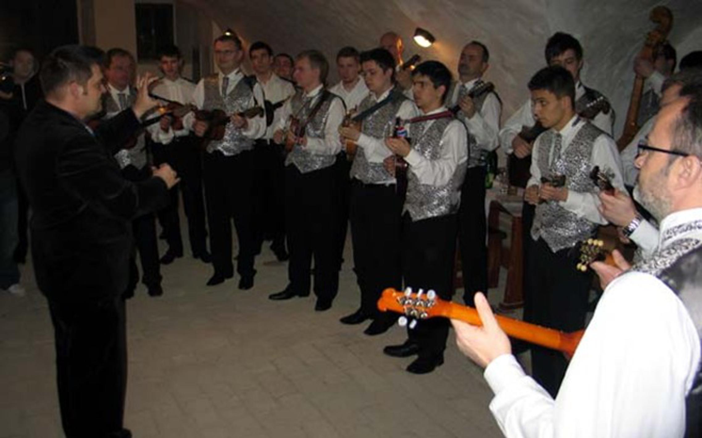 Brodski tamburaški orkestar