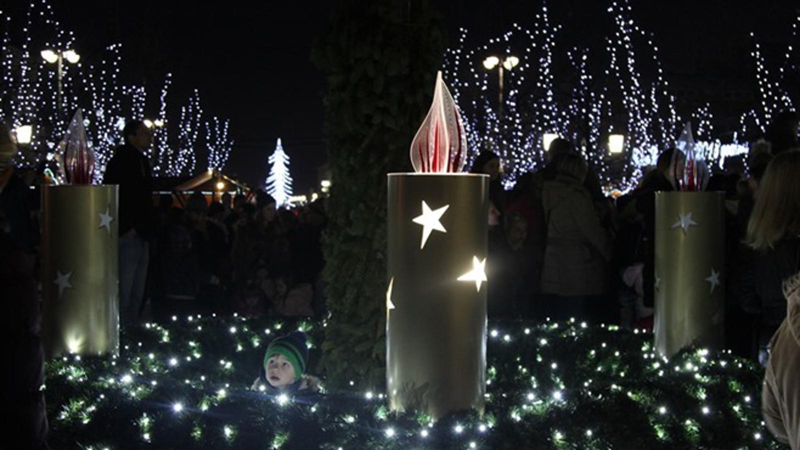 Adventski vijenac na korzu