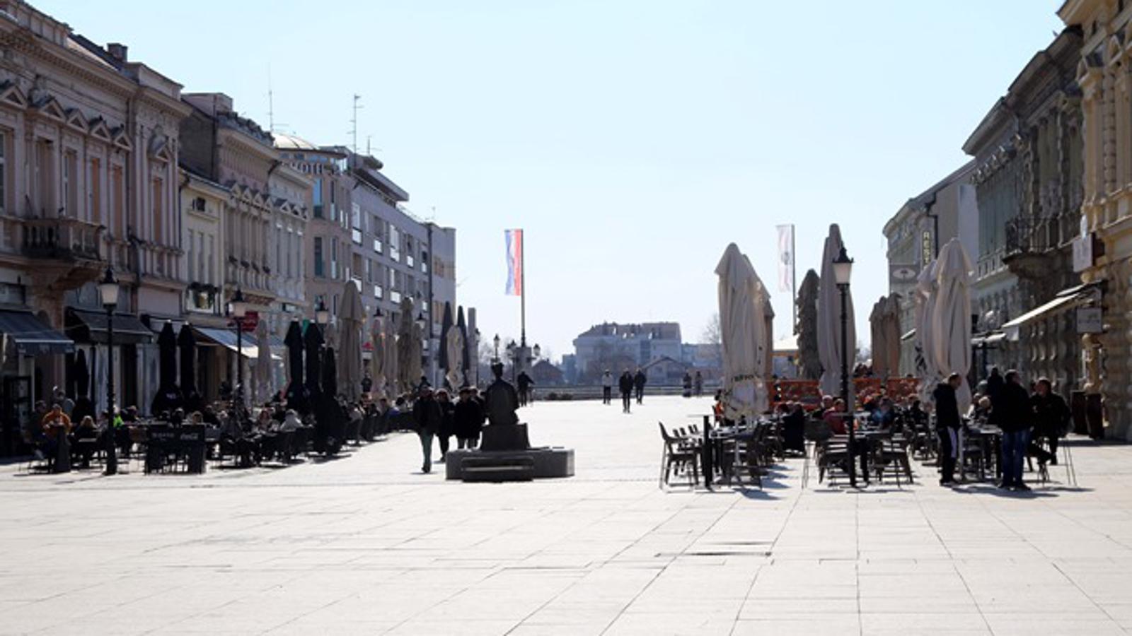 Trg Ivane Brlić Mažuranić u Slavonskom Brodu