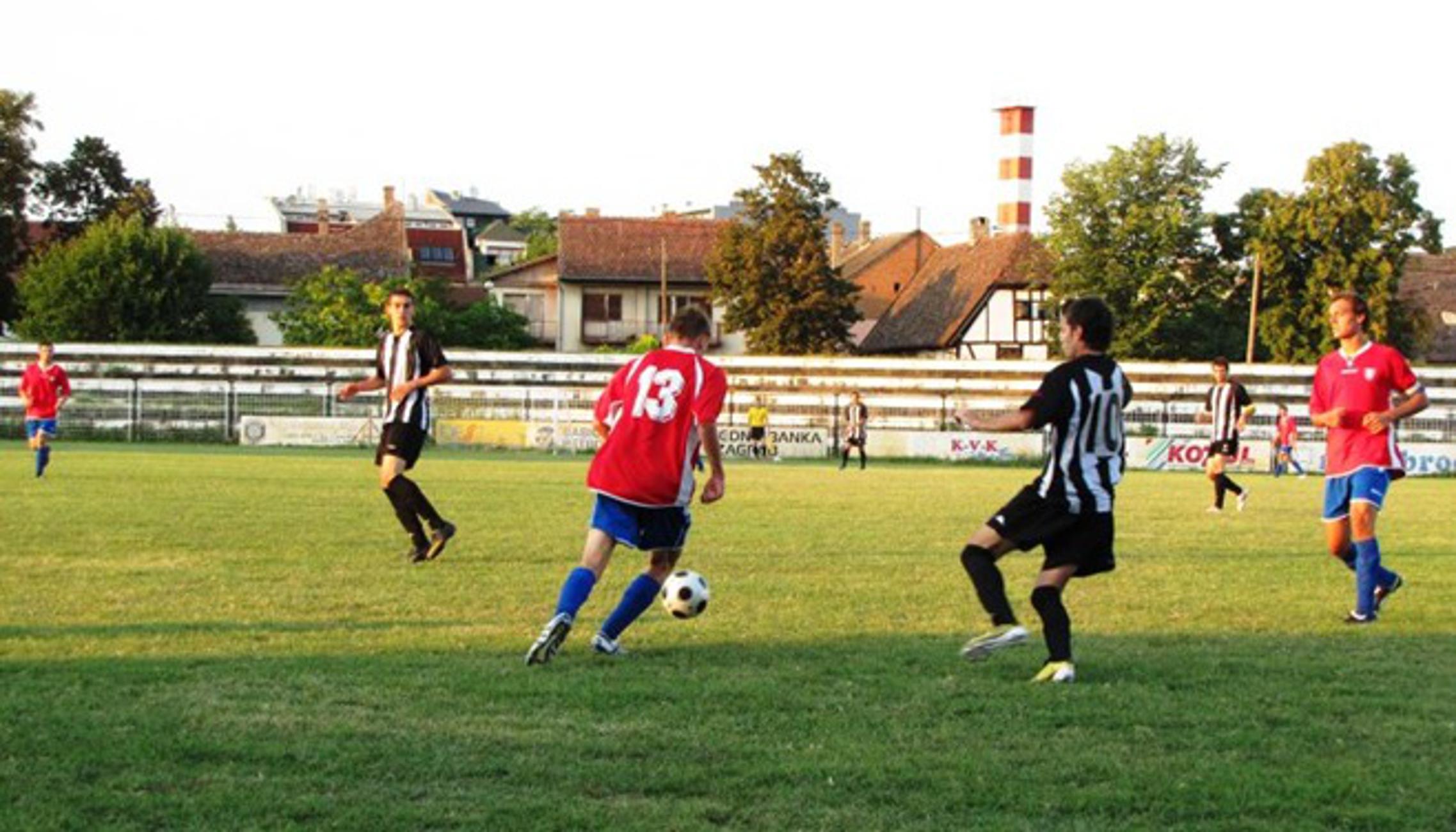 Marsa (bijelo-crni) je u Zagrebu uvjerljivo poražena od Rudeša