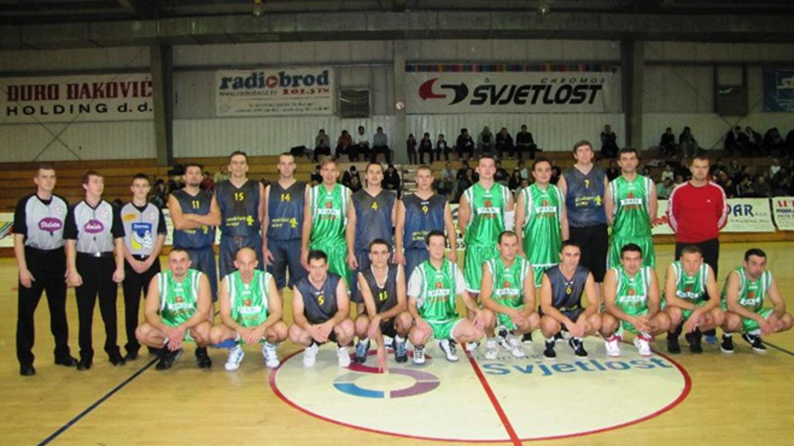Prošlosezonski finalisti BAKL-a: Geodetske usluge Agotić (plavi) i Navigator (zeleni)