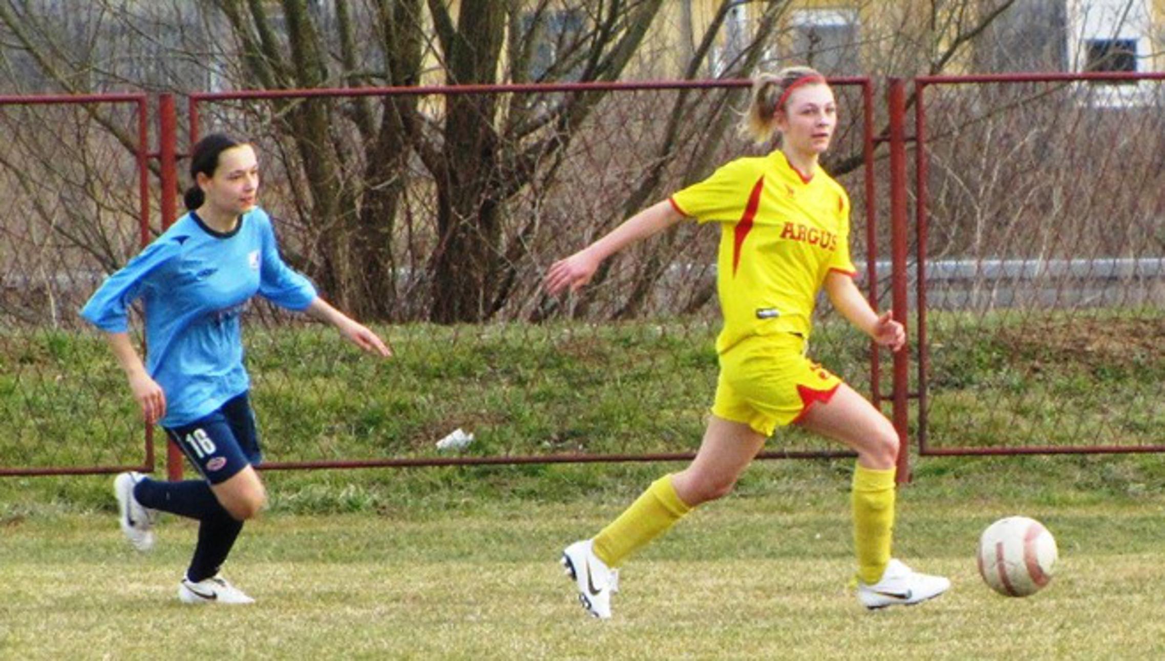Nikolina Zečević (žuta majica) zajedno sa svojim suigračicama slavila protiv Agrama