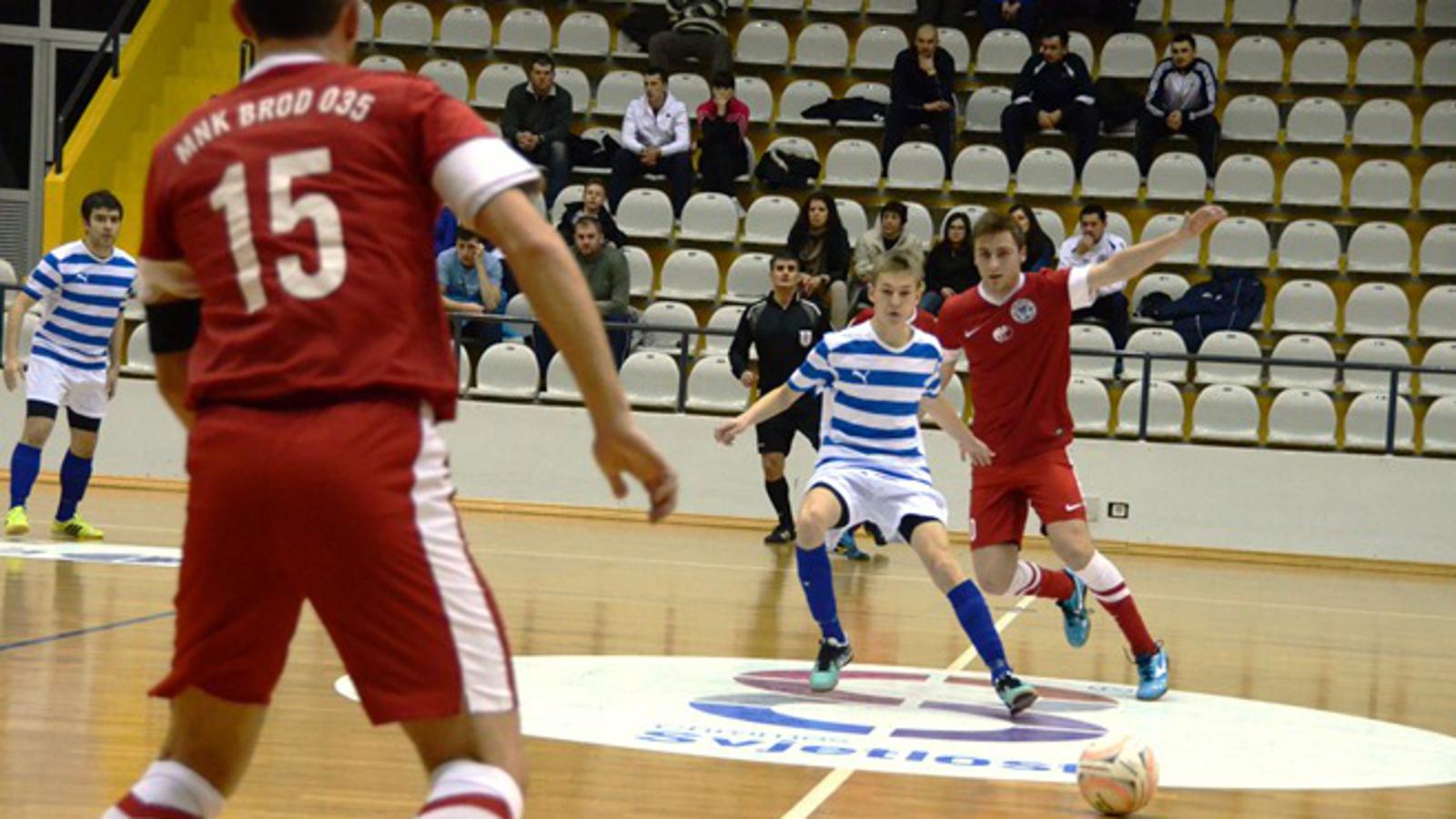 Malonogometaši Broda 035 prvi su puta igrali u SD Vijuš protiv Našica
