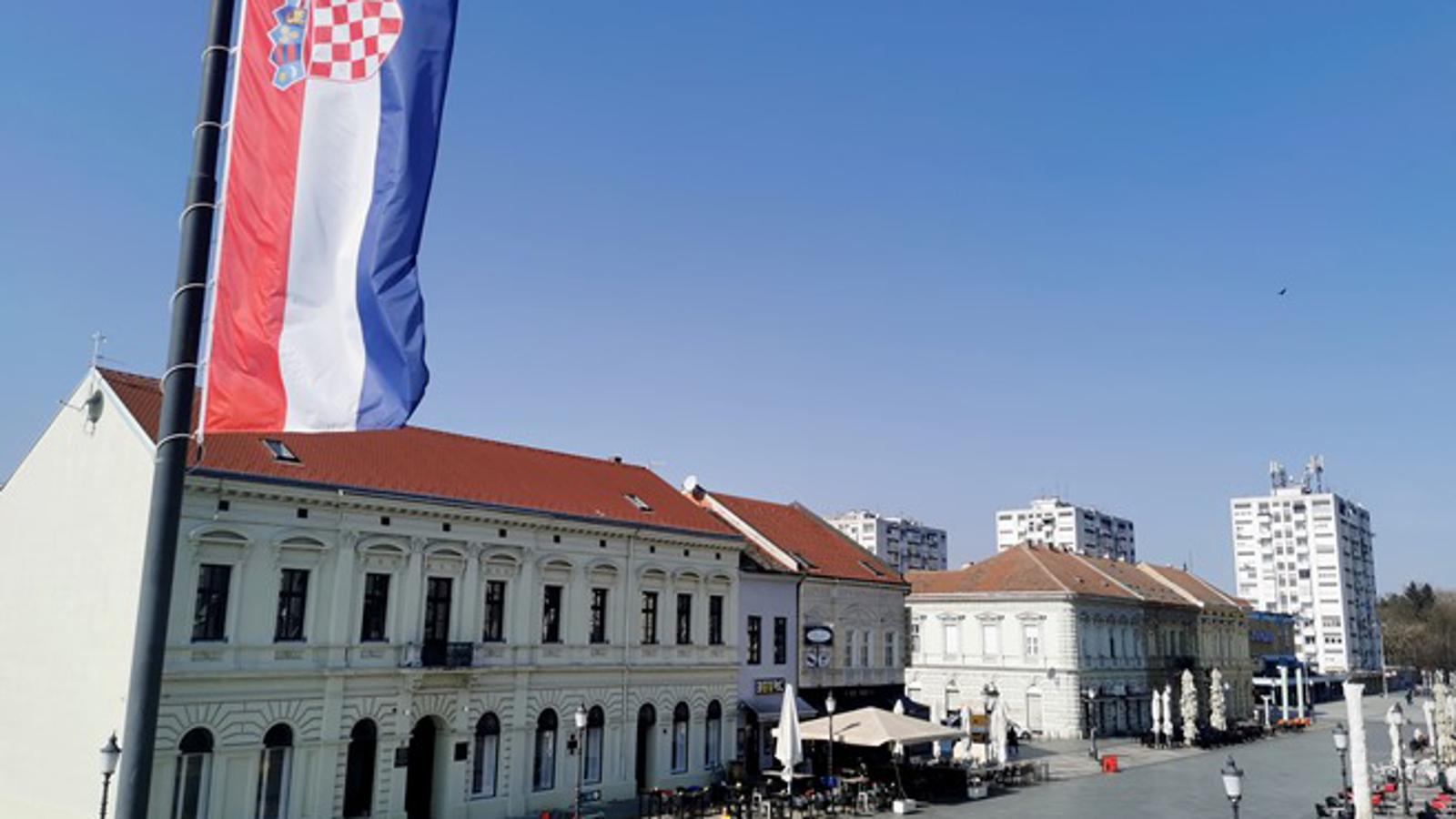 Trg Ivane Brlić Mažuranić u Slavonskom Brodu
